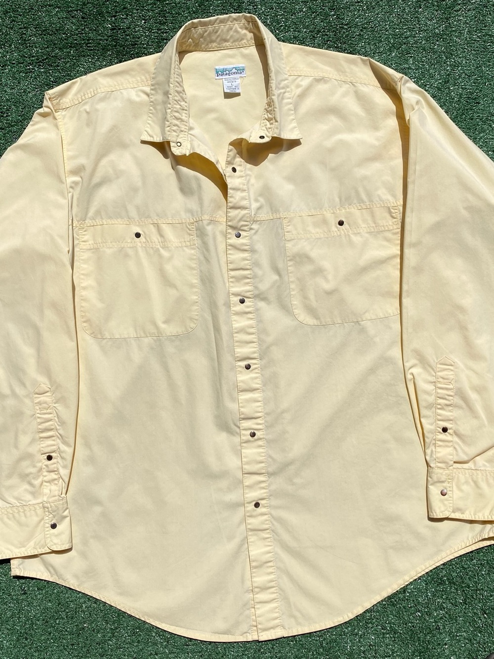 VTG 90’s Patagonia Pastel Yellow Metal Snap Up Long Sleeve Polo Shirt Men’s 2XL
